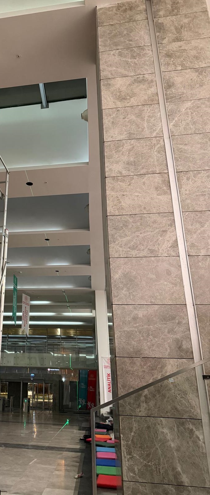 Ticari yapı iç mekânı — GDK Elektrik